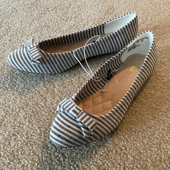 pretty with stripes flats, size 8 - Picture 2 of 5